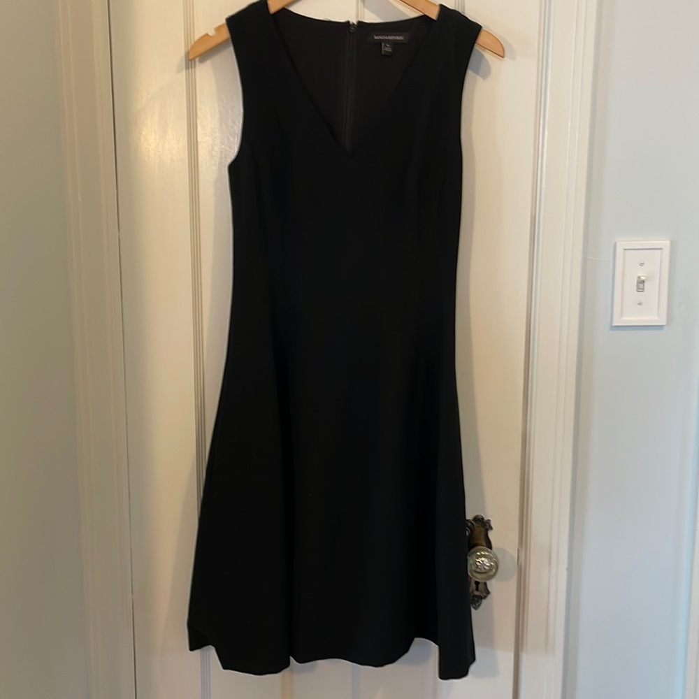 Banana republic sleeveless black dress